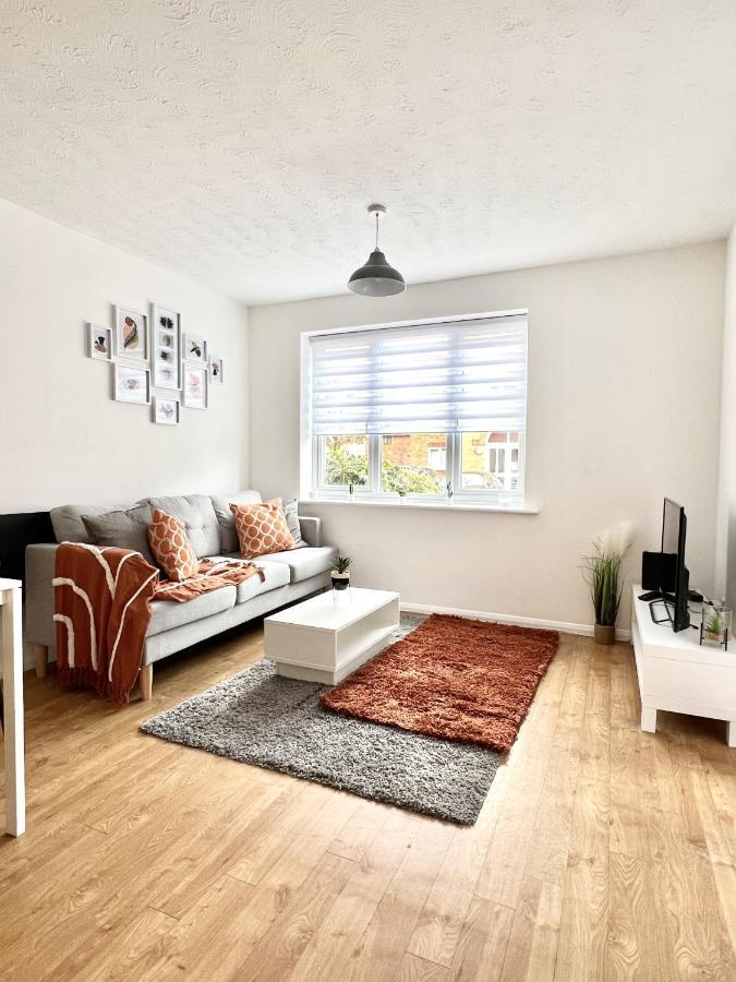 Luxury 2 Bed Apartment Stansted Airport Bishops Stortford Bishop's Stortford Eksteriør billede